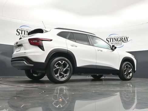 Certified 2024 Chevrolet Trax LT FWD image 32