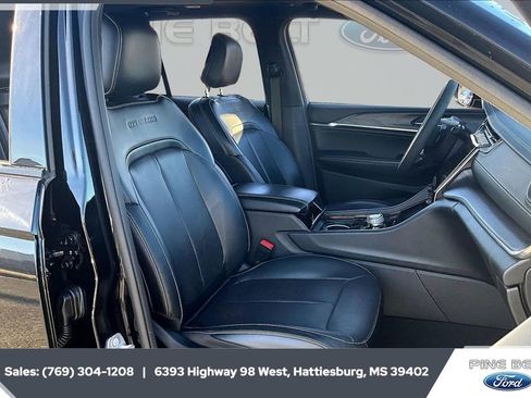 Used 2023 Jeep Grand Cherokee Overland image 6