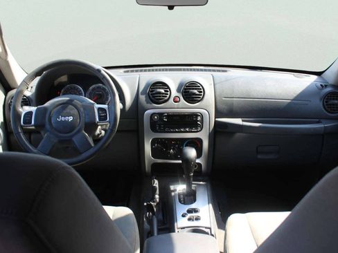 Used 2006 Jeep Liberty Limited AWD/4WD image 8