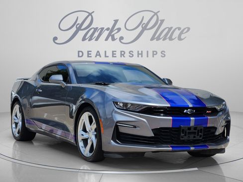 Used 2020 Chevrolet Camaro SS RWD image 4