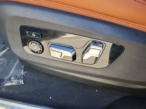 New 2026 BMW X6 M60i w/ Climate Comfort Package image 18