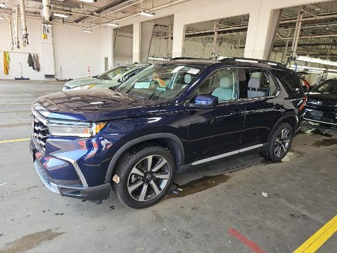 Used 2023 Honda Pilot Elite image 1