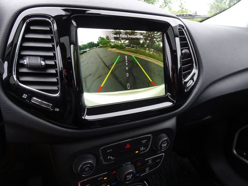 Used 2021 Jeep Compass Limited w/ Sun and Sound Group AWD/4WD image 4