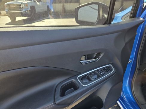 Used 2021 Nissan Versa SR image 13