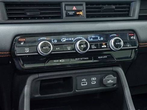 Used 2025 Honda Pilot TrailSport image 22