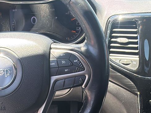 Used 2020 Jeep Grand Cherokee Altitude RWD image 14