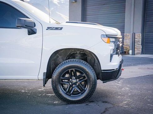 Used 2023 Chevrolet Silverado 1500 Custom Trail Boss w/ LPO, Dark Essentials Package image 5