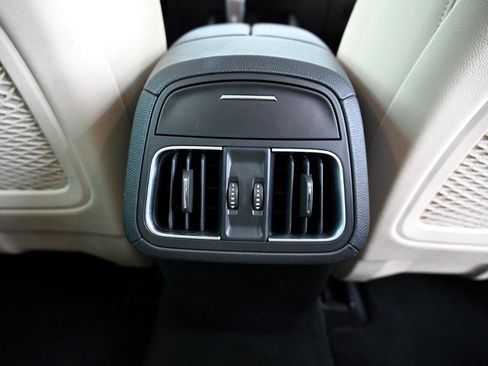 Used 2021 Maserati Levante image 40