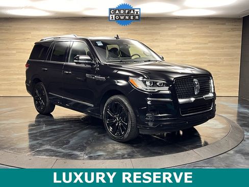 Used 2024 Lincoln Navigator Reserve image 1