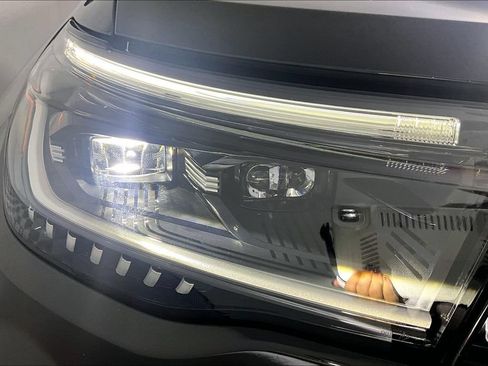Used 2025 Ford Explorer Platinum w/ Ultimate Package RWD image 29