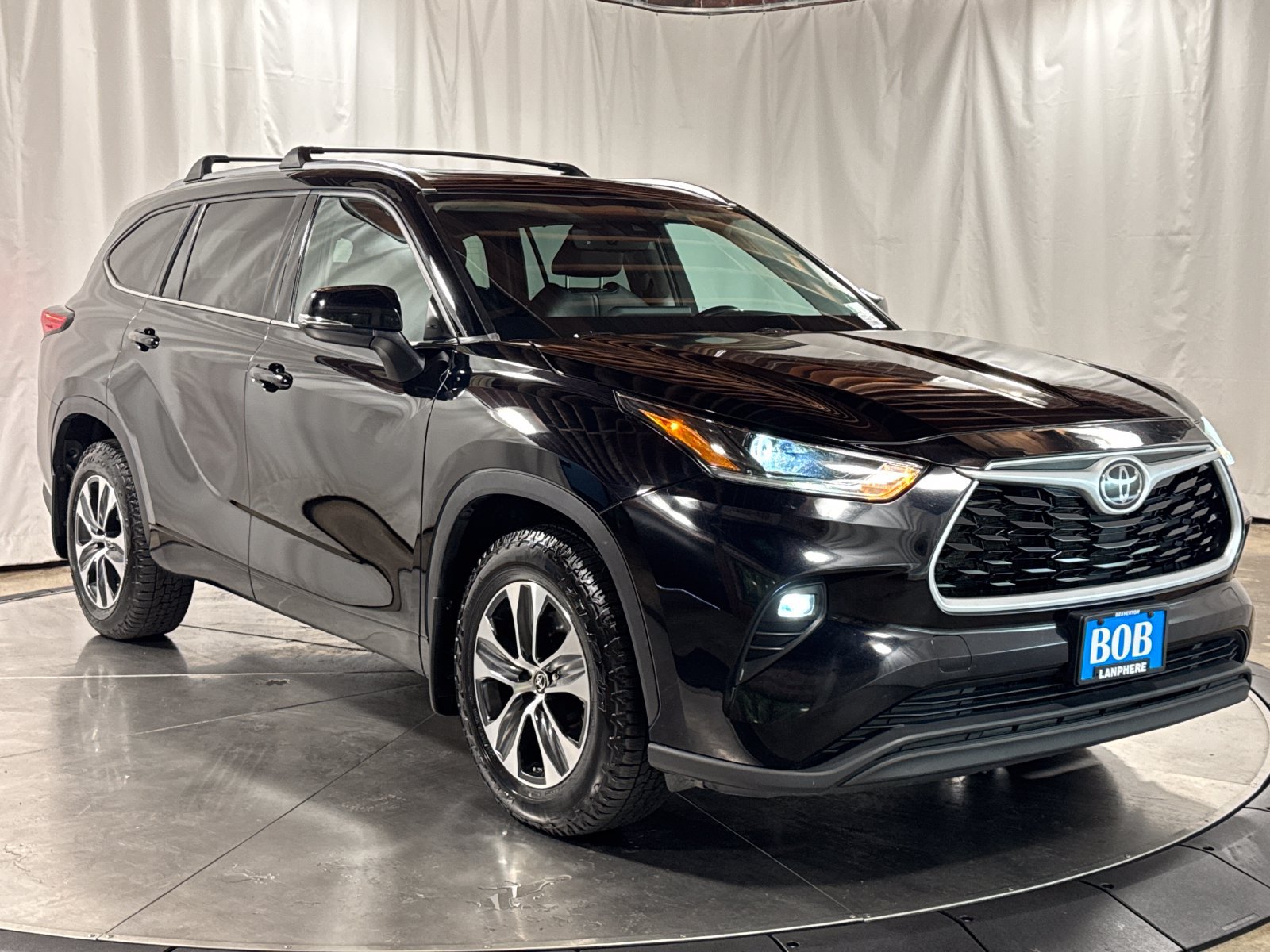 Used 2021 Toyota Highlander XLE AWD/4WD image 7