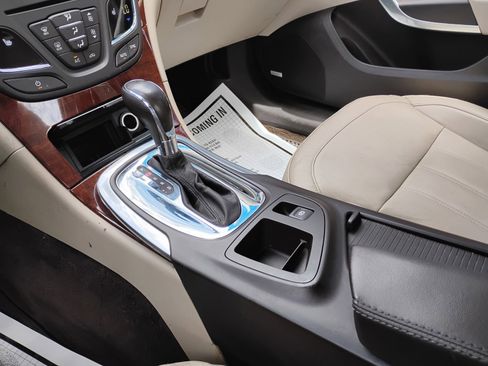 Used 2017 Buick Regal Premium FWD image 12