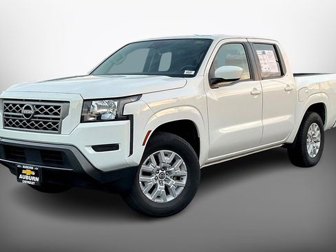 Used 2022 Nissan Frontier SV image 2