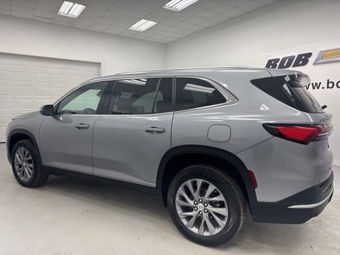 Used 2025 Buick Enclave Preferred image 7