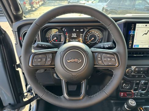 New 2025 Jeep Gladiator Rubicon image 28