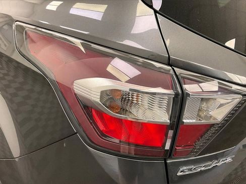 Used 2017 Ford Escape Titanium image 27