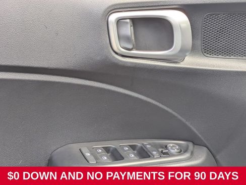 Used 2025 Hyundai Venue SEL FWD image 13