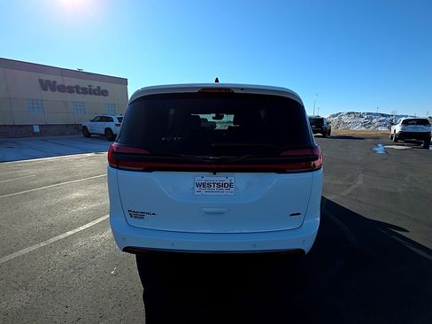 New 2026 Chrysler Pacifica Select image 5