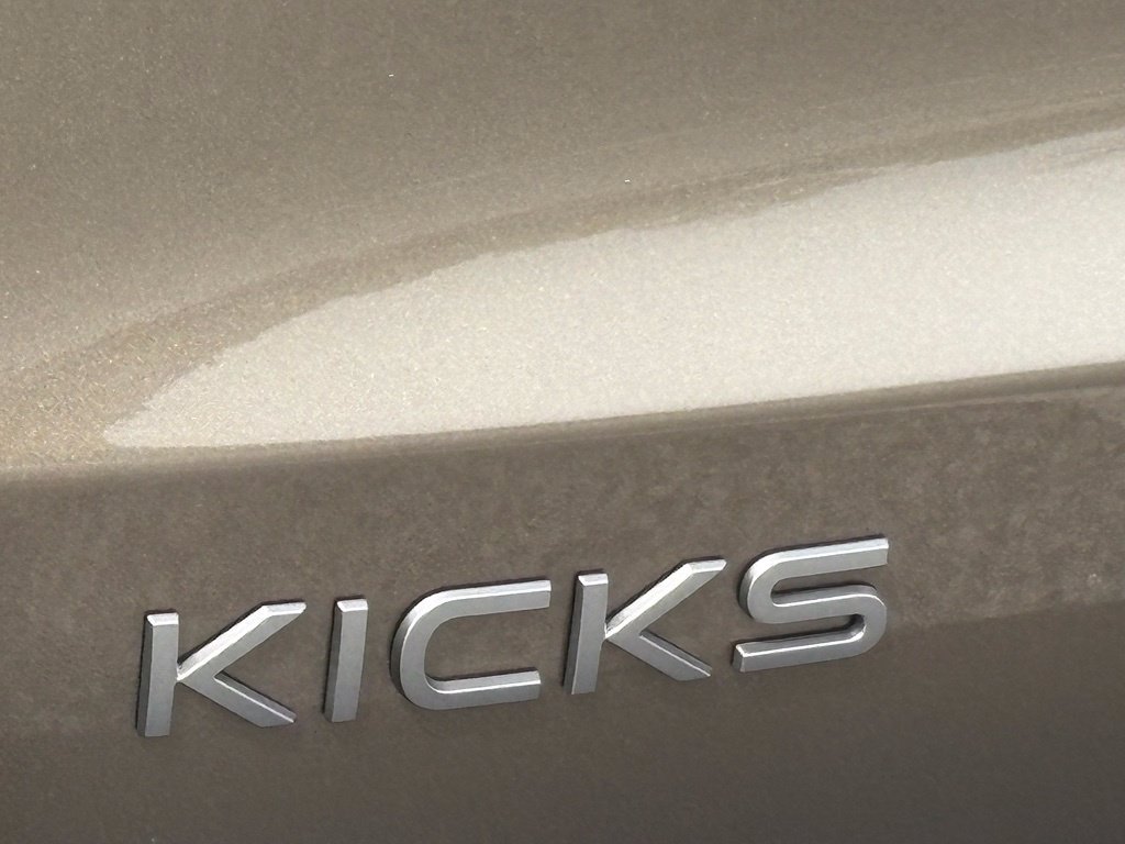 Used 2026 Nissan Kicks SV AWD/4WD image 6