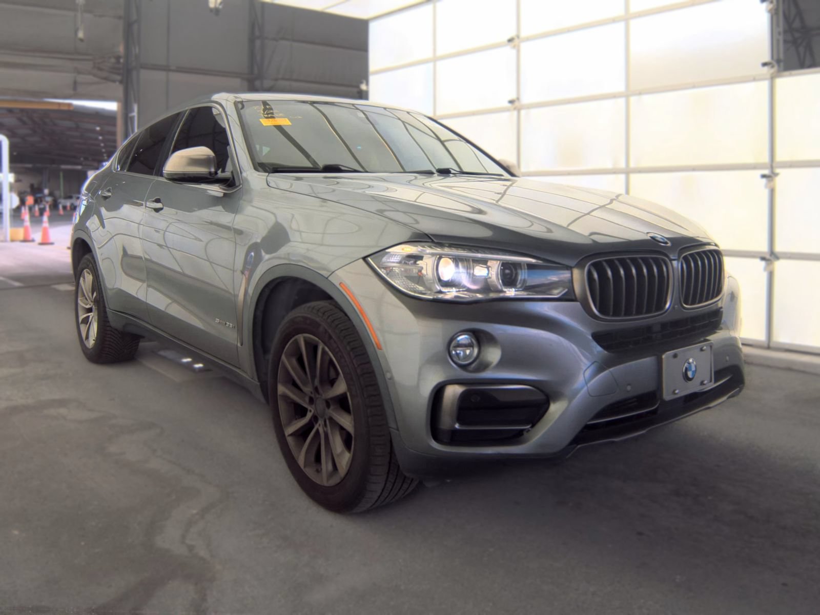 Used 2019 BMW X6 sDrive35i RWD image 2