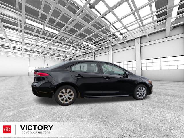 Used 2024 Toyota Corolla LE FWD image 2