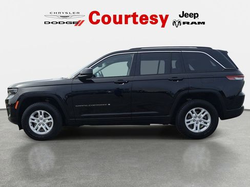 Certified 2023 Jeep Grand Cherokee Laredo w/ Luxury Tech Group I AWD/4WD image 8