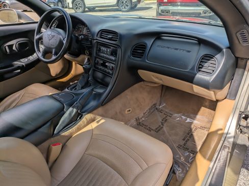 Used 2002 Chevrolet Corvette Convertible w/ Preferred Equipment Group2 image 15