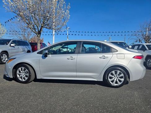 Used 2025 Toyota Corolla LE image 7