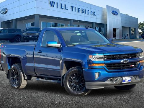 Used 2018 Chevrolet Silverado 1500 LT w/ LT Convenience Package AWD/4WD image 2