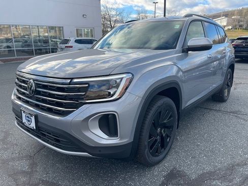 New 2026 Volkswagen Atlas SE image 1