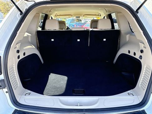 Used 2021 Jeep Grand Cherokee Laredo image 27