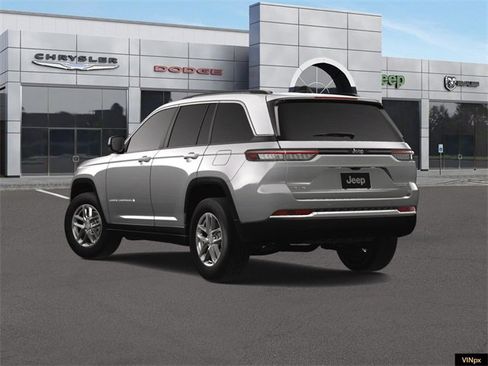 Used 2024 Jeep Grand Cherokee Laredo X image 5