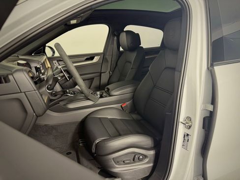 New 2026 Porsche Cayenne image 5