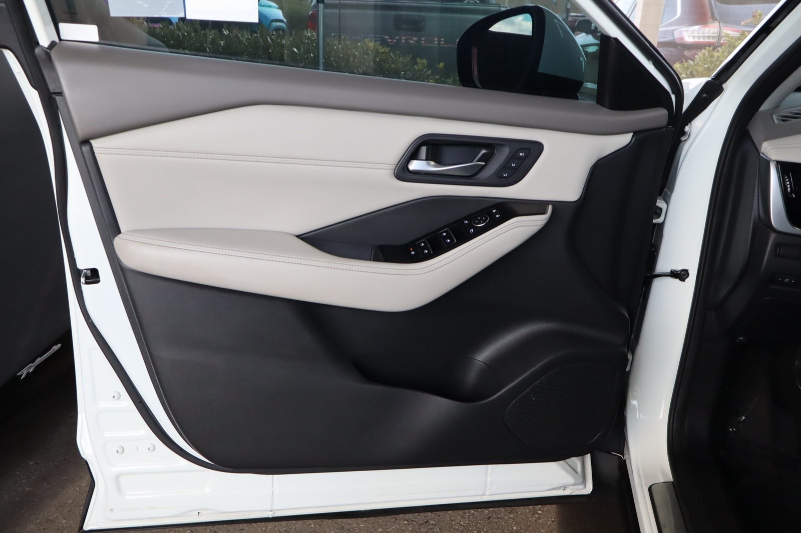 Used 2022 Nissan Rogue SL FWD image 18