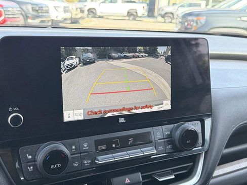 Used 2024 Toyota Grand Highlander AWD image 13