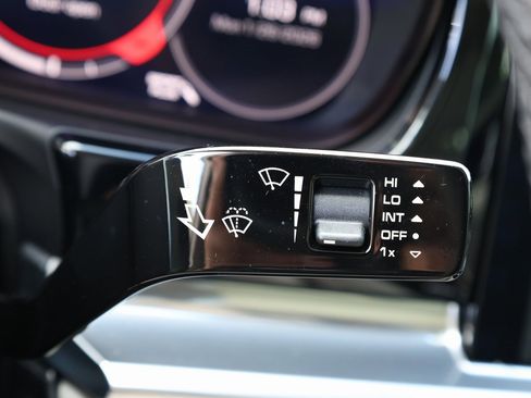 Used 2018 Porsche Panamera w/ Premium Package image 44