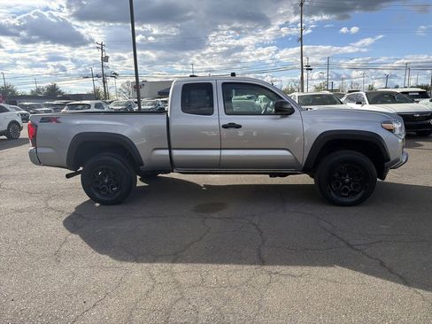 Used 2021 Toyota Tacoma SR w/ SX Package image 8