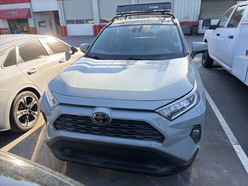 Used 2021 Toyota RAV4 XLE w/ Convenience Package image 2
