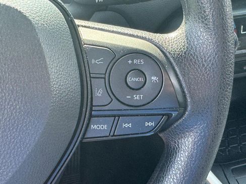Used 2025 Toyota RAV4 XLE AWD/4WD image 19
