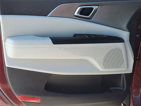 Used 2024 Kia Carnival LX image 14