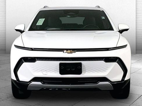 Used 2025 Chevrolet Equinox EV LT FWD image 2