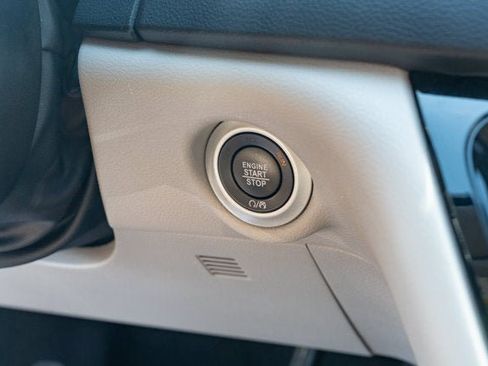 Used 2024 Chrysler Pacifica Touring-L FWD image 23