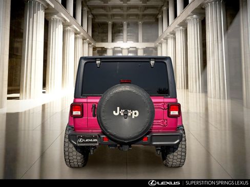 Used 2022 Jeep Wrangler Unlimited Sahara AWD/4WD image 7