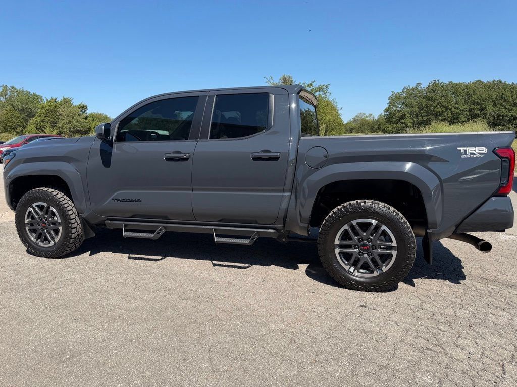 Used 2024 Toyota Tacoma TRD Sport AWD/4WD image 8