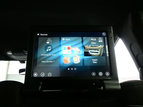 Used 2021 Chrysler Pacifica Touring w/ Uconnect Theater Family Group image 17