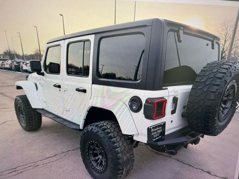 Used 2018 Jeep Wrangler Unlimited Sport S AWD/4WD image 3
