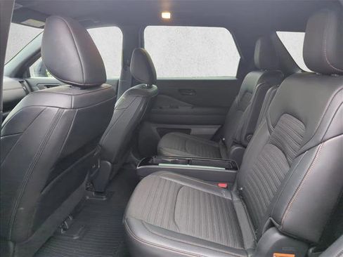 Used 2025 Nissan Pathfinder Rock Creek image 16