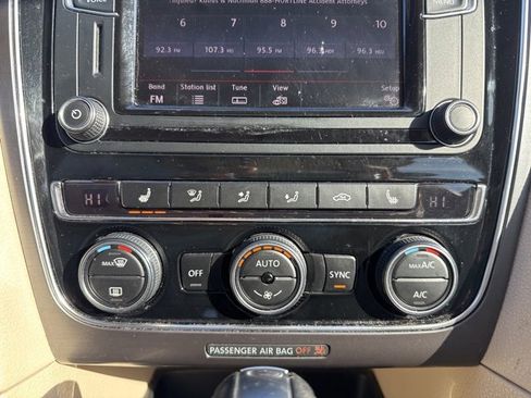 Used 2017 Volkswagen Passat 1.8T R-Line image 27