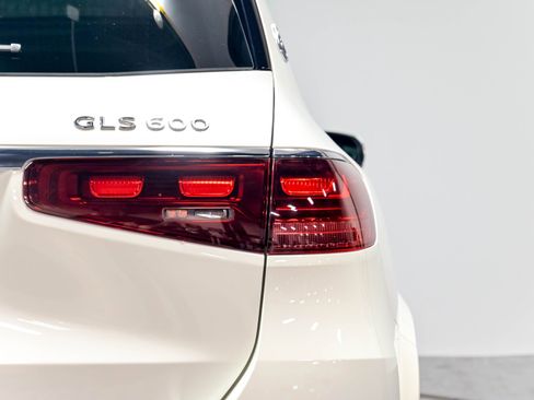 Used 2024 Mercedes-Benz Maybach GLS 600 4MATIC image 61