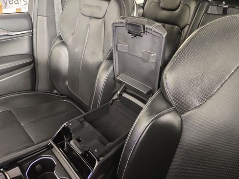 Used 2022 Jeep Grand Cherokee L Overland w/ Advanced Protech Group III image 29